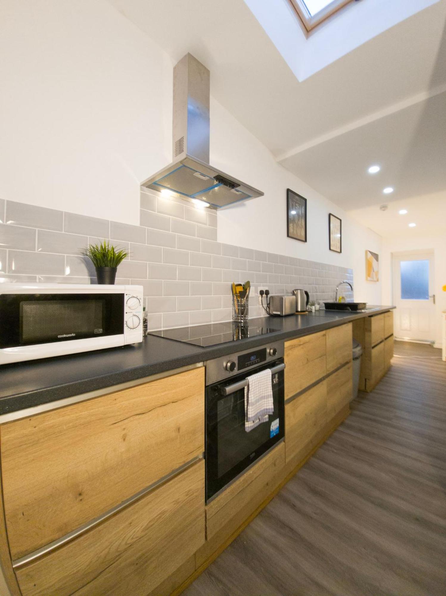 Plenty Of Parking Available; 3 Bedroom Apartment By Property Promise Cardiff Exterior foto