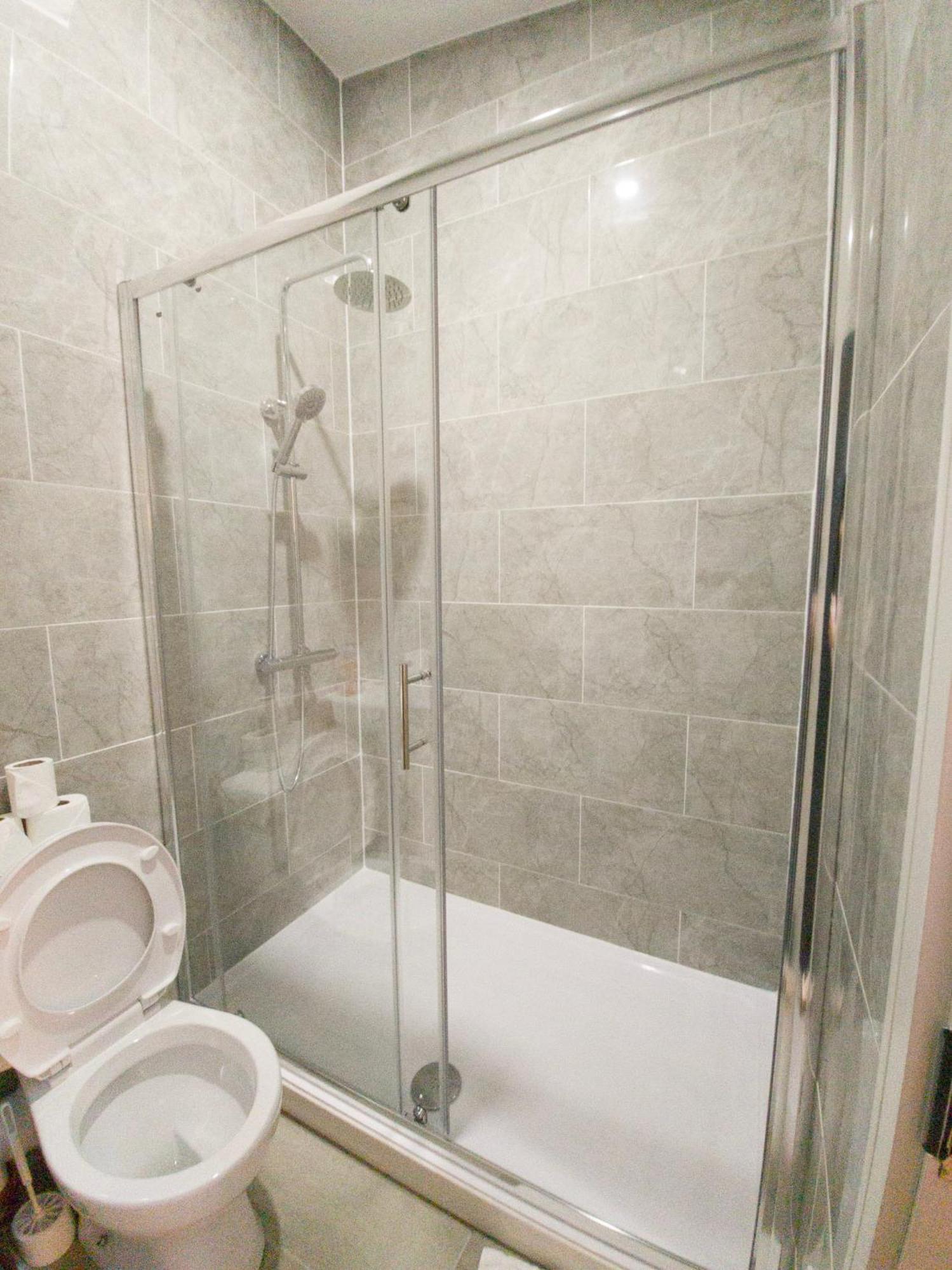 Plenty Of Parking Available; 3 Bedroom Apartment By Property Promise Cardiff Exterior foto